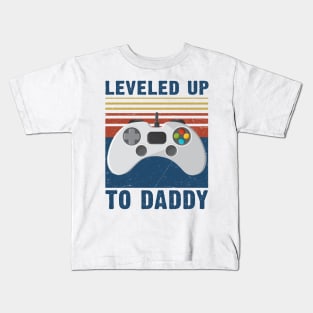 Leveled up to daddy funny daddy gaming Kids T-Shirt